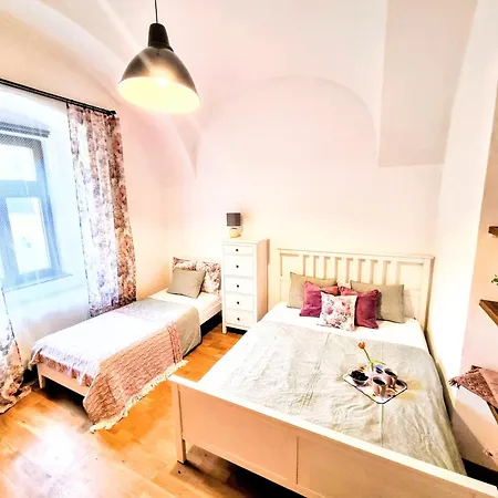 Tobias Old Town With Private Parking Apartmán