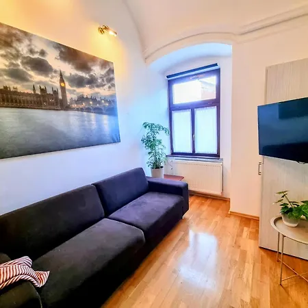 Tobias Old Town With Private Parking Apartmán *