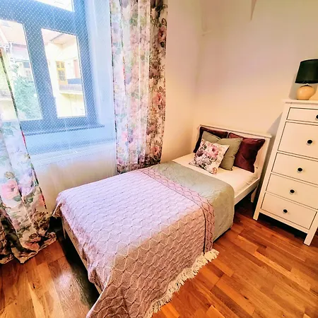 Tobias Old Town With 1 Free Offsite Parking *