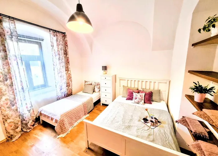 Tobias Old Town With 1 Free Offsite Parking Appartamento
