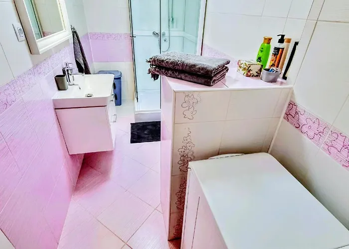 Tobias Old Town With 1 Free Offsite Parking