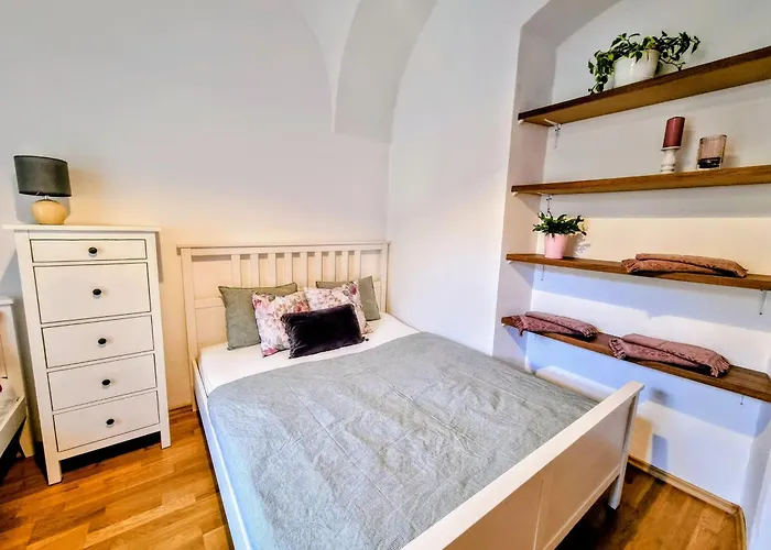 Tobias Old Town With 1 Free Offsite Parking